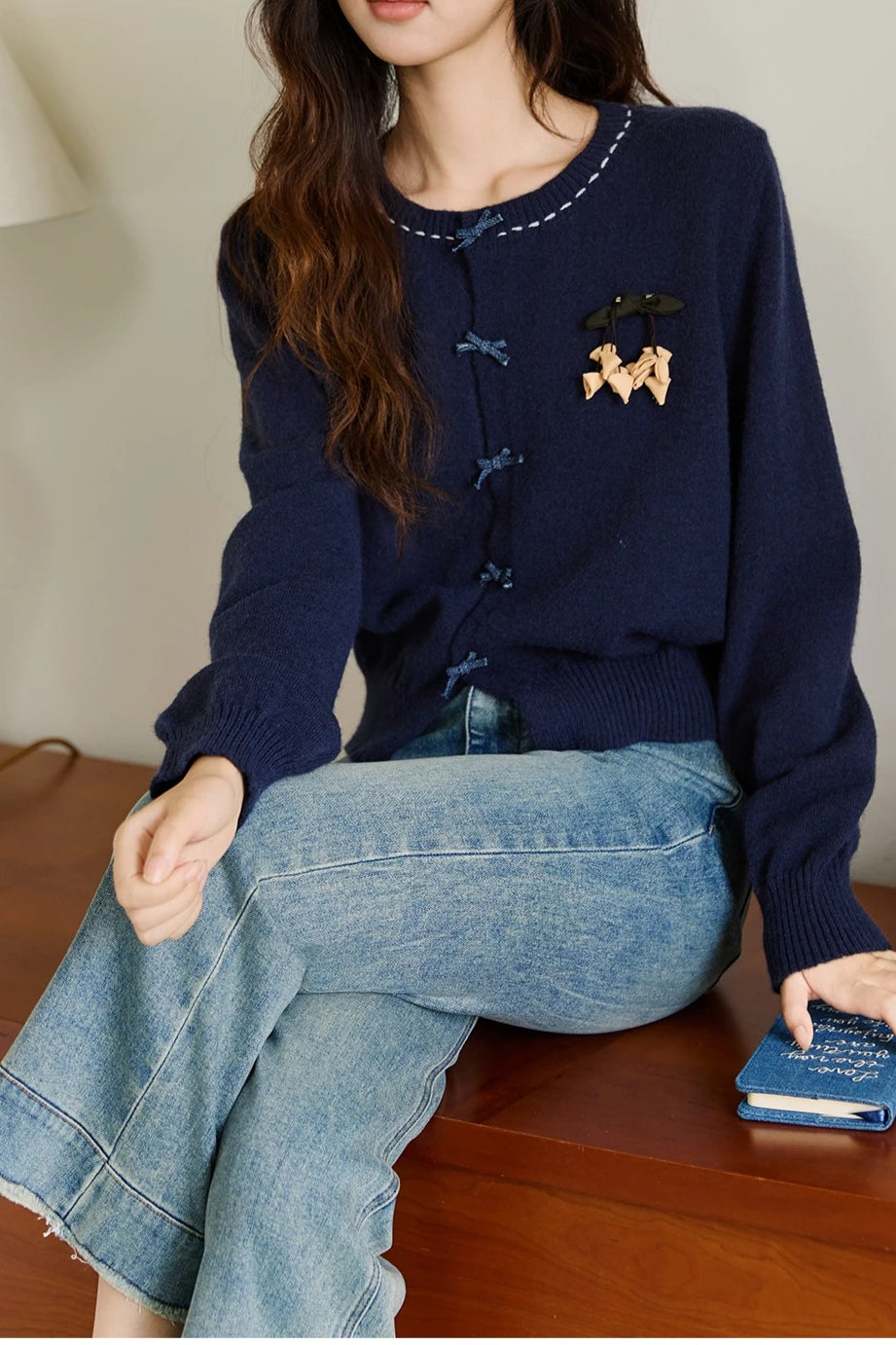 Retro Brooch Detail O Neck Christmas Cardigan