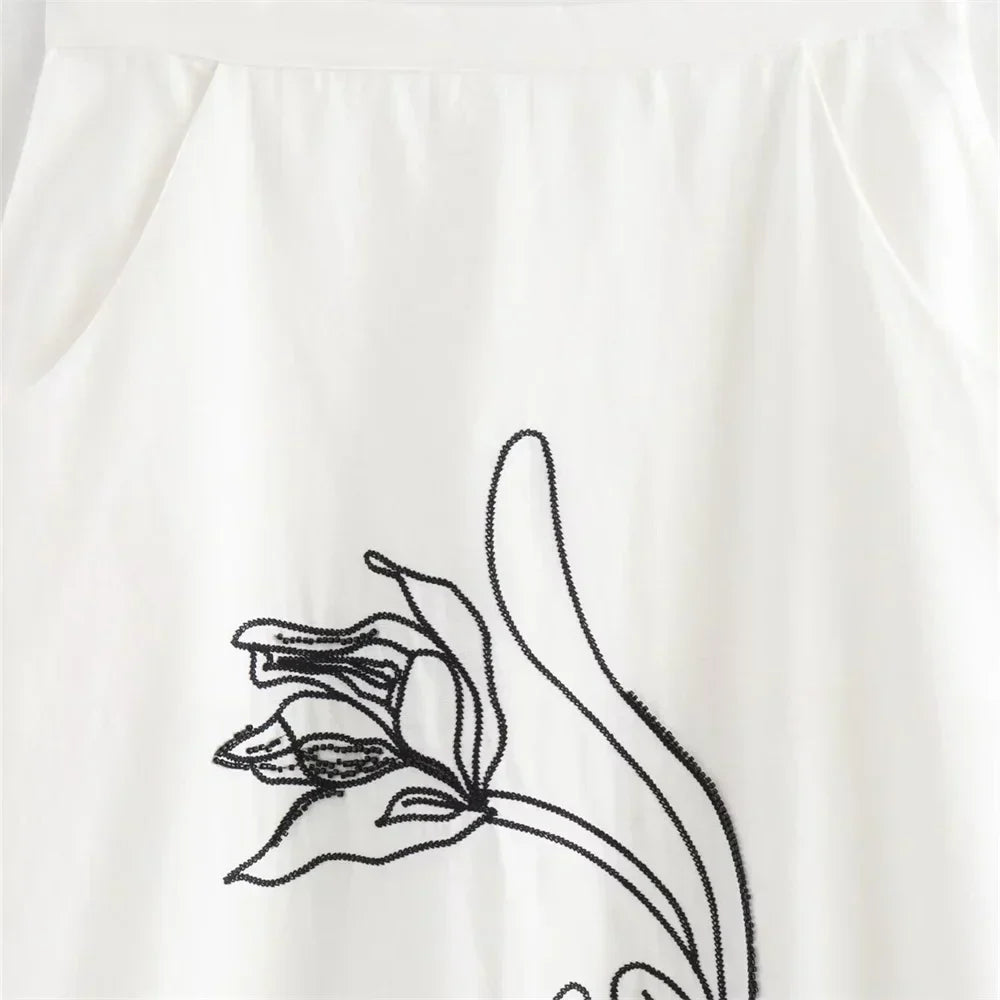 Versatile Contrast Colored Flower Embroidery High Waist Skirt skirt-250126