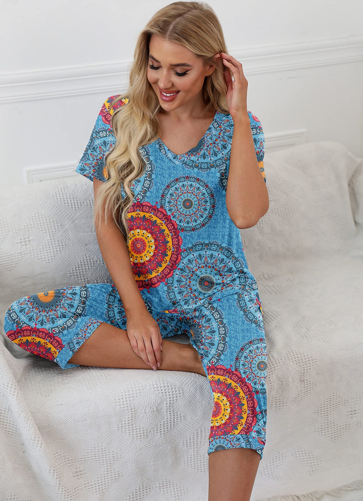 JuliaFashion - 2024 Short Sleeve V Neck T-shirt + Capri Pants Pajama Set